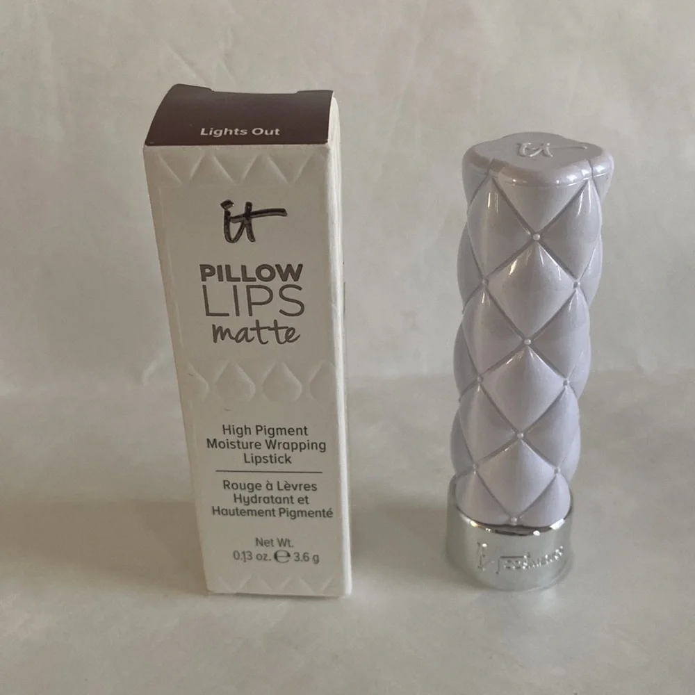 IT COSMETICS Pillow Lips Lipstick Lights Out (Dark Nude Espresso) $24